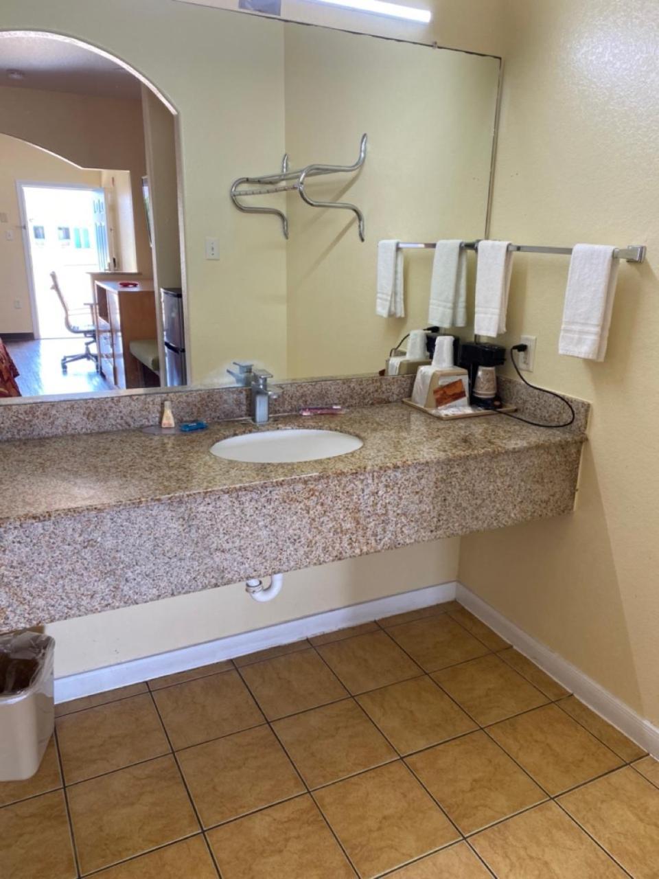 Relax Inn & Suites Angleton Luaran gambar